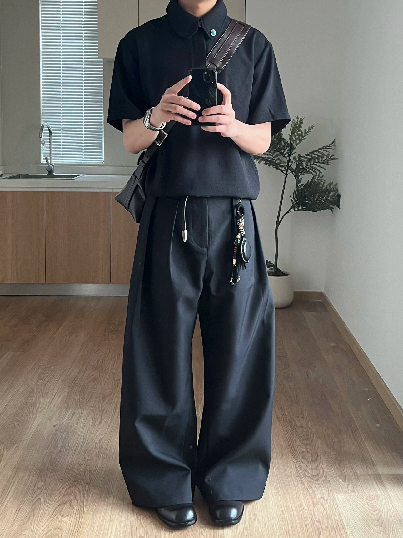 Men’s Modern Wide-Leg Pleated Trousers with Belt Detail – Charcoal Gray for Men & Women