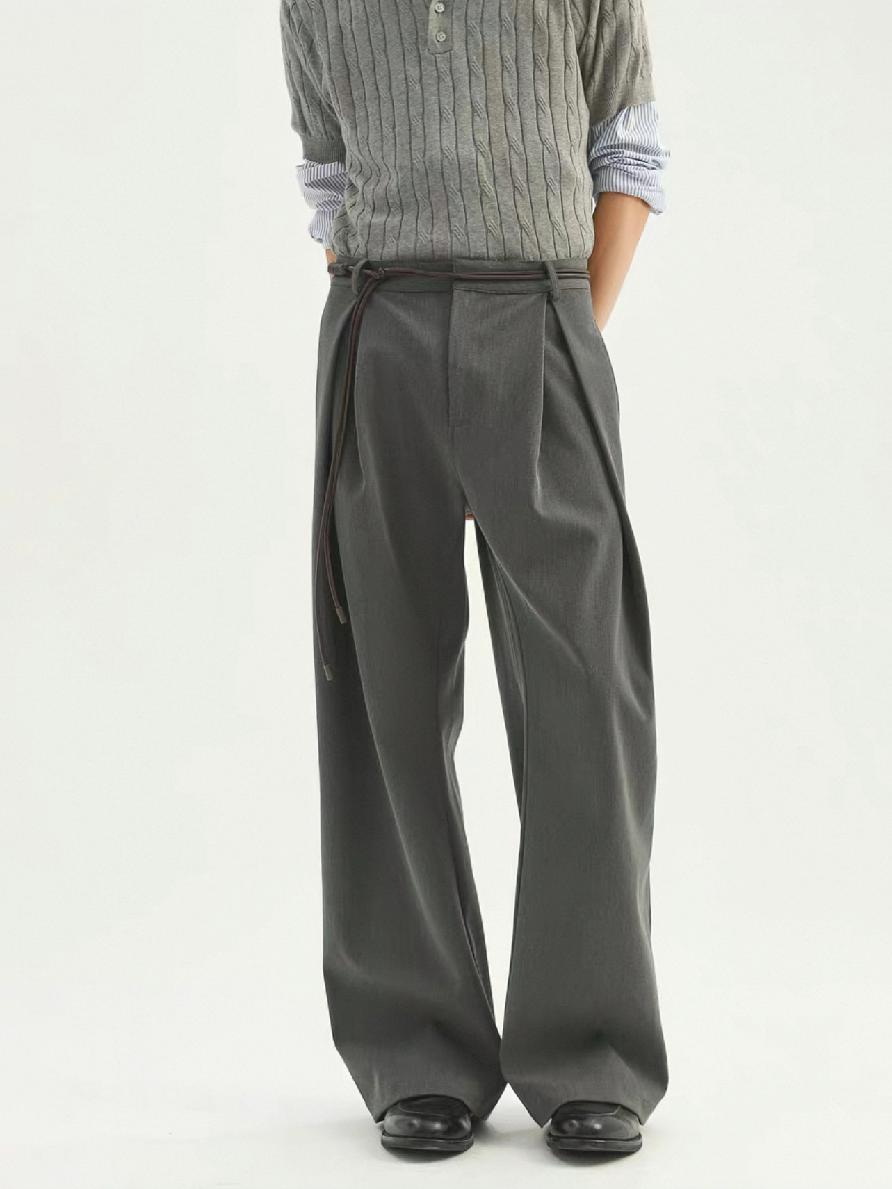 Men’s Modern Wide-Leg Pleated Trousers with Belt Detail – Charcoal Gray for Men & Women