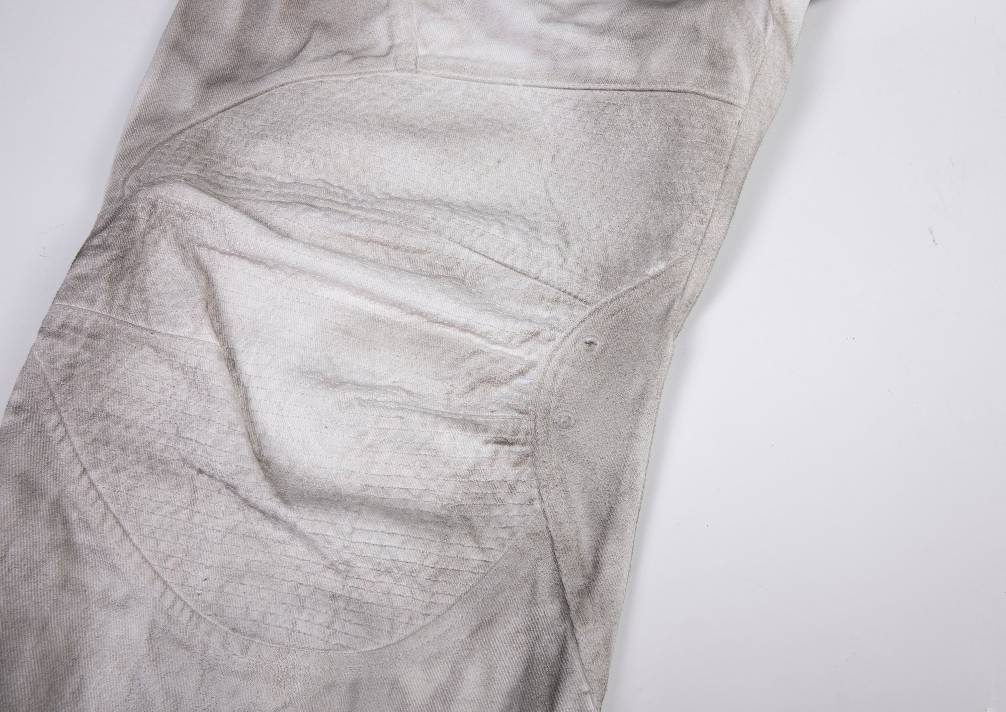 Rubbed Dirty Distressed White Biker Style Pleated Silhouette Wide-Leg Casual Denim Trousers for Men