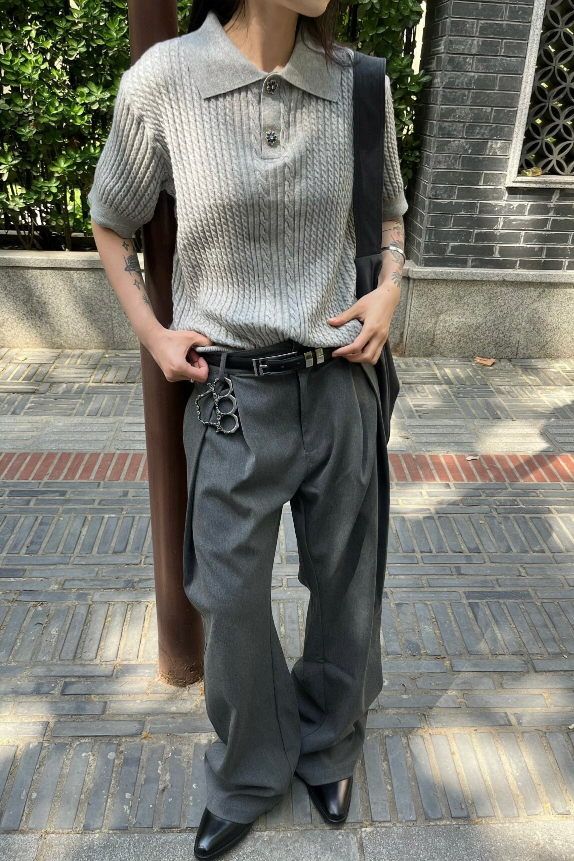Men’s Modern Wide-Leg Pleated Trousers with Belt Detail – Charcoal Gray for Men & Women